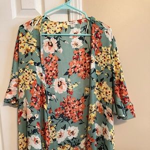 Umgee Green floral size small kimono